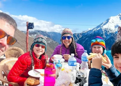 Trekking fil-Kamp Bażi tal-Everest għal Anzjani u Tfal