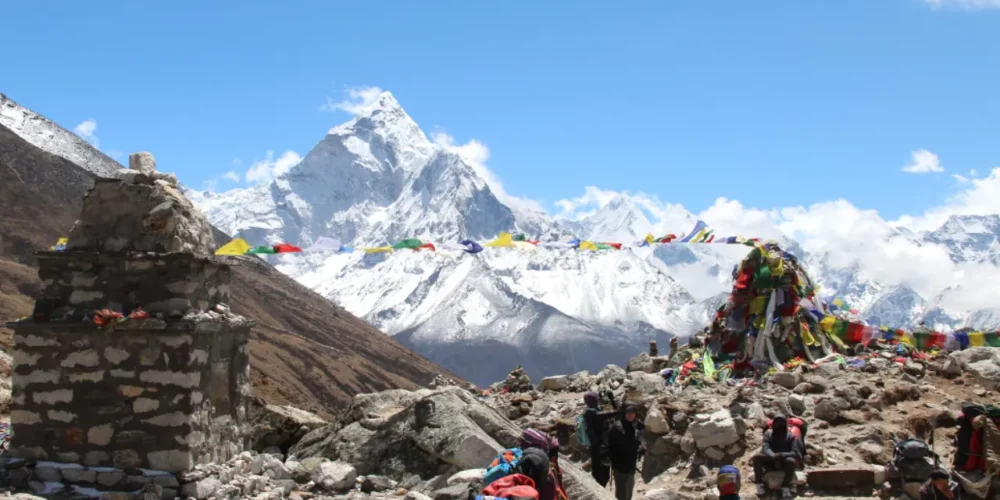 Trekkers on the way to Everest Base Camp